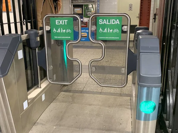 Nieuwe Metro Toegangspoorten Voor Veiligheid Ontduiking Van Ritten New York — Stockfoto