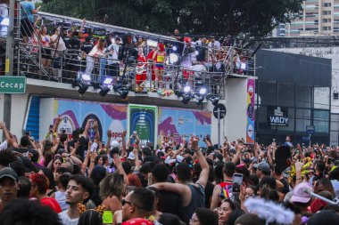 SAO PAULO (SP), 04 / 02 / 2024 - Sokak Karnaval grupları bu hafta sonu Sao Paulo sokaklarını ele geçirdi. Fotoğrafta, Büyük So Paulo Guarulhos 'daki Bloco Banda Bicha şenlikleri, bu Cumartesi, 3 Şubat 2024.