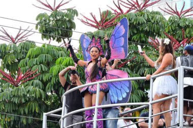 Sao Paulo (SP), 04 / 02 / 2024 - Şarkıcı Lexa, Bloco Sapequinha 'daki performans sırasında, blok bu Cumartesi, 3 Şubat 2024' ün erken saatlerinde Rio de Janeiro 'daki MAM' de gerçekleşti.. 