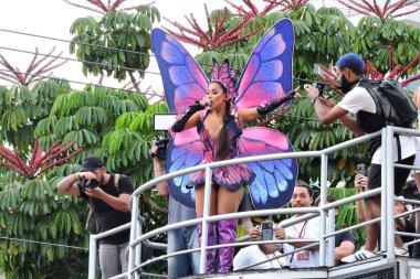 Sao Paulo (SP), 04 / 02 / 2024 - Şarkıcı Lexa, Bloco Sapequinha 'daki performans sırasında, blok bu Cumartesi, 3 Şubat 2024' ün erken saatlerinde Rio de Janeiro 'daki MAM' de gerçekleşti.. 