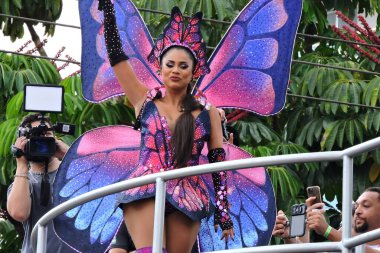 Sao Paulo (SP), 04 / 02 / 2024 - Şarkıcı Lexa, Bloco Sapequinha 'daki performans sırasında, blok bu Cumartesi, 3 Şubat 2024' ün erken saatlerinde Rio de Janeiro 'daki MAM' de gerçekleşti.. 