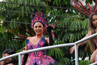 Sao Paulo (SP), 04 / 02 / 2024 - Şarkıcı Lexa, Bloco Sapequinha 'daki performans sırasında, blok bu Cumartesi, 3 Şubat 2024' ün erken saatlerinde Rio de Janeiro 'daki MAM' de gerçekleşti.. 