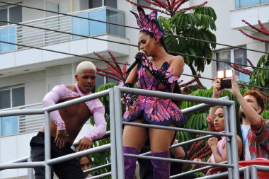 Sao Paulo (SP), 04 / 02 / 2024 - Şarkıcı Lexa, Bloco Sapequinha 'daki performans sırasında, blok bu Cumartesi, 3 Şubat 2024' ün erken saatlerinde Rio de Janeiro 'daki MAM' de gerçekleşti.. 
