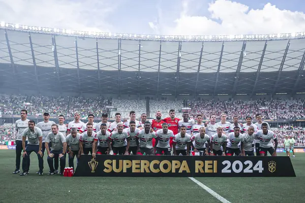 BELO HORIZONTE (MG), 04 / 02 / 2024 - Sao Paulo takımı, 2024 Brezilya Süper Kupası final maçı için Palmeiras ile Sao Paulo arasında oynanan maçtan önce poz verdi.