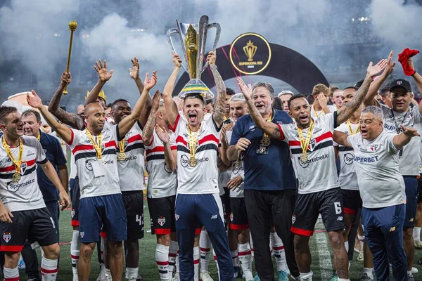 BELO HORIZONTE (MG), 04 / 02 / 2024 - Sao Paulo takımı, 2024 Brezilya Süper Kupası final maçı için geçerli olan Palmeiras ve Sao Paulo arasındaki maçtan sonra şampiyonluğu kutluyor