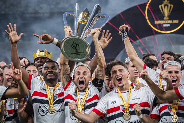 BELO HORIZONTE (MG), 04 / 02 / 2024 - Sao Paulo takımı, 2024 Brezilya Süper Kupası final maçı için geçerli olan Palmeiras ve Sao Paulo arasındaki maçtan sonra şampiyonluğu kutluyor