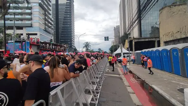 Sao Paulo (SP), 04 / 02 / 2024 - Şarkıcı Lexa, Bloco Sapequinha 'daki performans sırasında, blok bu Cumartesi, 3 Şubat 2024' ün erken saatlerinde Rio de Janeiro 'daki MAM' de gerçekleşti.. 