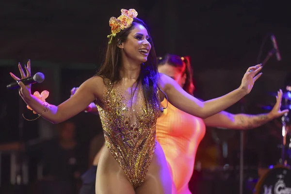 RIO DE JANEIRO (RJ), Brezilya 03 / 02 / 2024 - Şarkıcı Lexa Bloco Sapequinha 'da bir performans sırasında, blok bu Cumartesi, 3 Şubat 2024' ün erken saatlerinde, Rio de Janeiro kentindeki MAM 'de gerçekleşti.. 