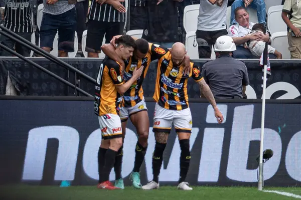 Sao Paulo (SP), Brezilya 04 / 02 / 2024 - Jenison, So Paulo 'nun doğu bölgesindeki Neo Quimica Arena' da düzenlenen Campeonato Paulista 2024 'ün beşinci turu için geçerli olan Corinthians ve Novorizontino arasında oynanan karşılaşmada golünü kutluyor.