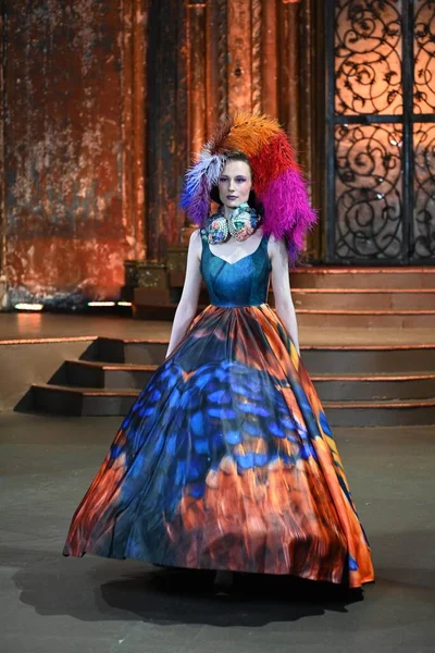 Moda Haftası 2024 New York, New York 'ta. 3 Şubat 2024 Cumartesi, New York. New York, ABD. Moda haftası 9-14 Şubat tarihleri arasında New York 'ta başlar. Ancak, daha erken başlayan birkaç moda defilesi var.