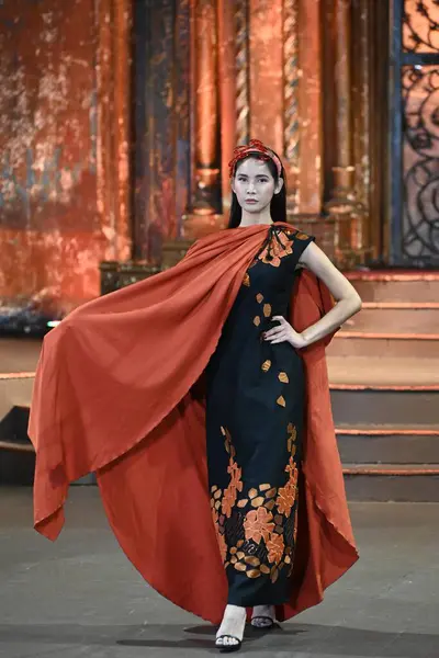 Moda Haftası 2024 New York, New York 'ta. 3 Şubat 2024 Cumartesi, New York. New York, ABD. Moda haftası 9-14 Şubat tarihleri arasında New York 'ta başlar. Ancak, daha erken başlayan birkaç moda defilesi var.