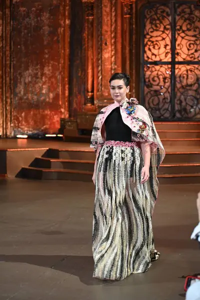 Moda Haftası 2024 New York, New York 'ta. 3 Şubat 2024 Cumartesi, New York. New York, ABD. Moda haftası 9-14 Şubat tarihleri arasında New York 'ta başlar. Ancak, daha erken başlayan birkaç moda defilesi var.