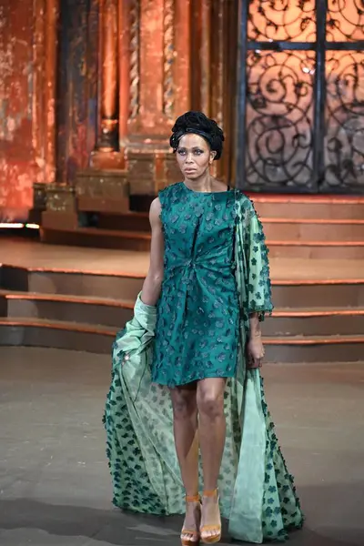 Moda Haftası 2024 New York, New York 'ta. 3 Şubat 2024 Cumartesi, New York. New York, ABD. Moda haftası 9-14 Şubat tarihleri arasında New York 'ta başlar. Ancak, daha erken başlayan birkaç moda defilesi var.