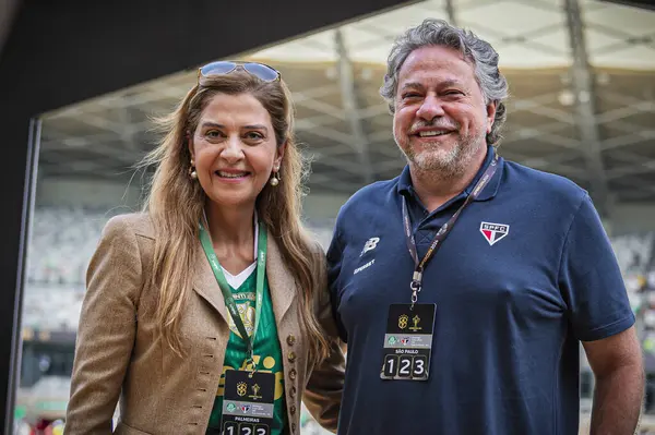 BELO HORIZONTE (MG), Brezilya 04 / 02 / 2024 - Palmeiras ve Sao Paulo arasındaki maçtan önce Leila Pereira ve Julio Cesares, Gove Stadyumu 'nda oynanan 2024 Brezilya Süper Kupası final maçı için geçerli.