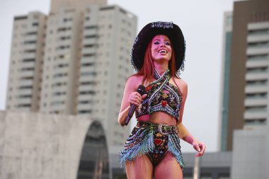Sao Paulo (SP) Brazil 02 / 04 / 2024 - On Brezilya başkentinden geçen ve bugün sona eren Ensaios de Anitta gösterilerinin son performansı, 4 Şubat 2024, Sao Paulo 'daki Latin Amerika Anıtı' nda gerçekleşti.