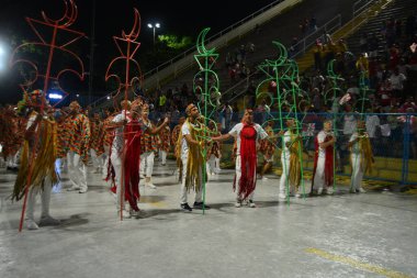 2 Şubat 2024 Pazar günü Brezilya 'nın Rio de Janeiro şehrinin merkezindeki Marques de Sapucai' de düzenlenen Viradouro samba okulunun teknik provası. 