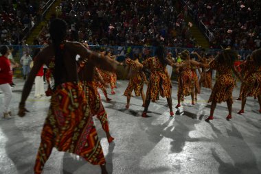 2 Şubat 2024 Pazar günü Brezilya 'nın Rio de Janeiro şehrinin merkezindeki Marques de Sapucai' de düzenlenen Viradouro samba okulunun teknik provası. 