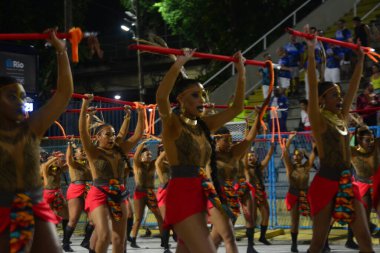 2 Şubat 2024 Pazar günü Brezilya 'nın Rio de Janeiro şehrinin merkezindeki Marques de Sapucai' de düzenlenen Viradouro samba okulunun teknik provası. 