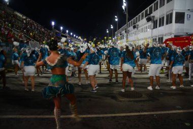 4 Şubat 2024 Pazar günü Brezilya 'nın Rio de Janeiro şehrinin merkezindeki Marques de Sapucai' de düzenlenen Imperatriz Leopoldinense samba okulunun teknik provası.