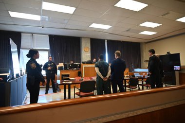 Cesar Santana Jersey City, New Jersey 'deki Hudson County Yüksek Mahkemesi' nde görüldü. 5 Şubat 2024, Jersey City, New Jersey, ABD: Cesar Santana bir Jersey City anaokulu öğretmenini öldürmekle suçlanıyor ve Pazartesi sabahı mahkemeye çıkarıldı.