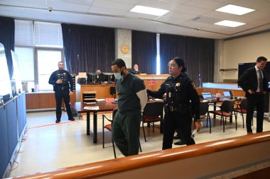 Cesar Santana Jersey City, New Jersey 'deki Hudson County Yüksek Mahkemesi' nde görüldü. 5 Şubat 2024, Jersey City, New Jersey, ABD: Cesar Santana bir Jersey City anaokulu öğretmenini öldürmekle suçlanıyor ve Pazartesi sabahı mahkemeye çıkarıldı.