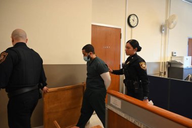 Cesar Santana Jersey City, New Jersey 'deki Hudson County Yüksek Mahkemesi' nde görüldü. 5 Şubat 2024, Jersey City, New Jersey, ABD: Cesar Santana bir Jersey City anaokulu öğretmenini öldürmekle suçlanıyor ve Pazartesi sabahı mahkemeye çıkarıldı.