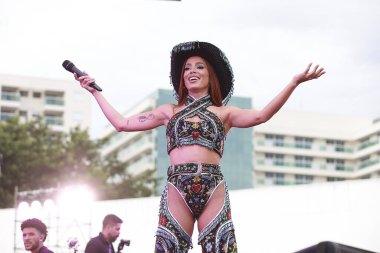 Sao Paulo (SP) Brazil 02 / 04 / 2024 - On Brezilya başkentinden geçen ve bugün sona eren Ensaios de Anitta gösterilerinin son performansı, 4 Şubat 2024, Sao Paulo 'daki Latin Amerika Anıtı' nda gerçekleşti.