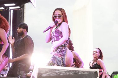 Sao Paulo (SP) Brazil 02 / 04 / 2024 - On Brezilya başkentinden geçen ve bugün sona eren Ensaios de Anitta gösterilerinin son performansı, 4 Şubat 2024, Sao Paulo 'daki Latin Amerika Anıtı' nda gerçekleşti.