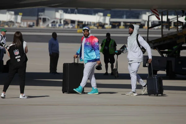 Goldwater Ulusal Muhafız Üssü-Arizona 'ya SuperbowlVII için Eagles Players' ın gelişi. 5 Şubat 2023, Phoenix, Arizona, ABD: Goldwater Ulusal Muhafız Üssü Arizona 'daki Philadelphia Eagles Oyuncuları SuperBowlVII maçı için geldiler 