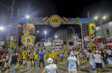 Salvador (BA), 02 / 08 / 2024 - Pagoda, Salvador Karnavalı 'nın ilk gününde merkezde yemek yedi. Bu Perşembe (8), şarkıcı Xanddy Harmonia Avenida 'da sahneye çıktı ve bir grup şenlikçiyi heyecanlandırdı 