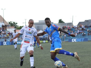 SAO JOSE DOS PINHAIS (PR), Brezilya 02 / 08 / 2024 - Bu Perşembe öğleden sonra Estadio Pinhao 'da düzenlenen 2024 Paranaense Şampiyonası' nın 7. turu için geçerli olan Sao Joseense ile Operario arasında oynanan maçta atış. 