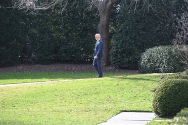  ABD Başkanı Joe Biden, 8 Şubat 2024 'te Washington, D.C.' deki Beyaz Saray 'ın güney bahçesinden ayrılıyor: Özel Danışman Robert Hur, ABD Başkanı Joe Biden' ın kasıtlı olarak 