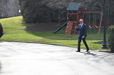  ABD Başkanı Joe Biden, 8 Şubat 2024 'te Washington, D.C.' deki Beyaz Saray 'ın güney bahçesinden ayrılıyor: Özel Danışman Robert Hur, ABD Başkanı Joe Biden' ın kasıtlı olarak 