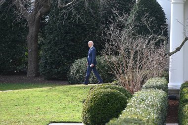  ABD Başkanı Joe Biden, 8 Şubat 2024 'te Washington, D.C.' deki Beyaz Saray 'ın güney bahçesinden ayrılıyor: Özel Danışman Robert Hur, ABD Başkanı Joe Biden' ın kasıtlı olarak 