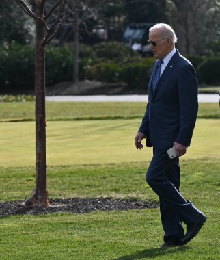  ABD Başkanı Joe Biden, 8 Şubat 2024 'te Washington, D.C.' deki Beyaz Saray 'ın güney bahçesinden ayrılıyor: Özel Danışman Robert Hur, ABD Başkanı Joe Biden' ın kasıtlı olarak 