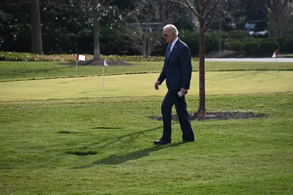 Presidente Estados Unidos Joe Biden Abandona Jardín Sur Casa Blanca — Foto de Stock