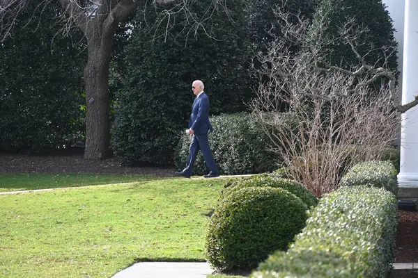  ABD Başkanı Joe Biden, 8 Şubat 2024 'te Washington, D.C.' deki Beyaz Saray 'ın güney bahçesinden ayrılıyor: Özel Danışman Robert Hur, ABD Başkanı Joe Biden' ın kasıtlı olarak 