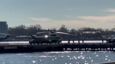 ABD Başkanı Joe Biden 'ın New York gezisi. 7 Şubat 2024, New York, ABD: ABD Başkanı Joe Biden, New York ziyareti sırasında Manhattan şehir merkezindeki JFK Havaalanı 'na indikten sonra Marine One' da görüldü. .