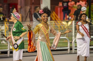 SAO PAULO (SP), Brezilya 02 / 09 / 2024 - Sao Paulo 'nun Sao Paulo kentinin kuzeyindeki Anhembi Sambadrome' da, Sao Paulo 'nun özel samba okullarının geçit törenleri için geçerli