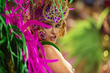 SAO PAULO (SP), Brezilya 02 / 09 / 2024 - Anhembi Sambadrome 'da düzenlenen Sao Paulo samba okullarının özel bir grubunun geçit töreni sırasında Barok Zona Sul 