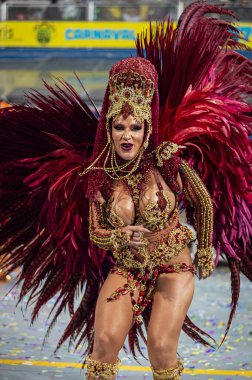 SAO PAULO (SP), Brezilya 02 / 09 / 2024 - Anhembi Sambadrome 'da düzenlenen Sao Paulo samba okullarının özel bir grubunun geçit töreni sırasında Drago da Real