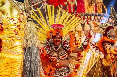SAO PAULO (SP), Brezilya 02 / 09 / 2024 - Anhembi Sambadrome 'da düzenlenen Sao Paulo samba okullarının özel bir grubunun geçit töreni sırasında Drago da Real