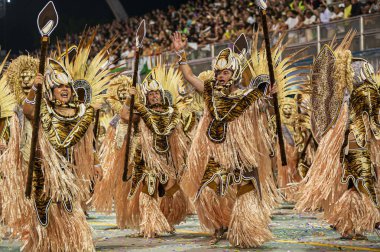SAO PAULO (SP), Brezilya 02 / 09 / 2024 - Anhembi Sambadrome 'da düzenlenen Sao Paulo samba okullarının özel bir grubunun geçit töreni sırasında Drago da Real