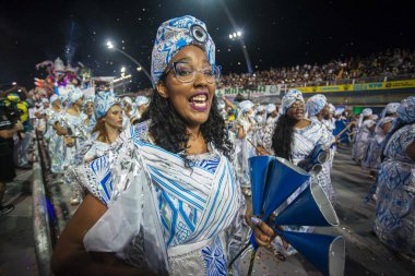 SAO PAULO (SP), Brezilya 02 / 09 / 2024 - Anhembi Sambadrome 'da düzenlenen Sao Paulo samba okullarının özel bir grubunun geçit töreni sırasında Tatuape akademisyenleri