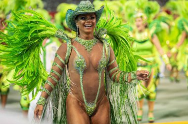 SAO PAULO (SP), Brezilya 02 / 09 / 2024 - Sao Paulo samba okullarının geçit töreni sırasında Viviane Araujo, Sao Paulo samba okullarının Anhembi Sambadrome 'da düzenlenen özel grubu için geçerlidir.