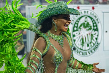 SAO PAULO (SP), Brezilya 02 / 09 / 2024 - Sao Paulo samba okullarının geçit töreni sırasında Viviane Araujo, Sao Paulo samba okullarının Anhembi Sambadrome 'da düzenlenen özel grubu için geçerlidir.