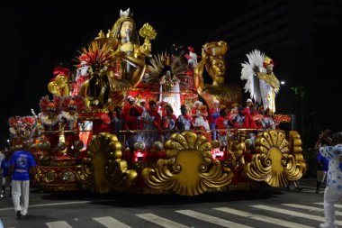 RIO DE JANEIRO (RJ), Brezilya 2 / 10 / 2024 - Marques de Sapucai 'deki Ouro serisi samba okulu Sereno de Campo Grande' nin konsantrasyonu ve açılışı 