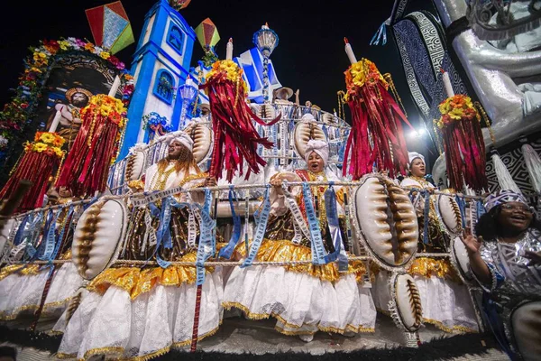 サンパウロのサンバ学校のパレードで有効なサンパウロのサンバ学校の特別なグループのパレードのために有効なブラジル02 2024 — ストック写真