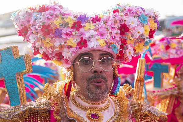 SAO PAULO (SP), Brazil 02/09/2024 - Golden Roses during the parade of the samba schools of Sao Paulo, valid for the parades of the special group of the samba schools of Sao Paulo, held at the Anhembi Sambadrome