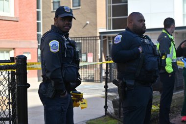 Öğrencilerin Washington, D.C. 'deki Thurgood Marshall Akademisi Kamu Sözleşmesi Lisesi' nde 9 Şubat 2024 'te bir soyguna kurban gittiği bildirildi.